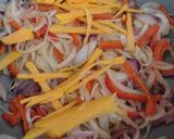 Foto del paso 3 de la receta: Empanaditas chinas/ Arrolladito primavera