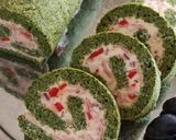 Spenótos tekercs, zöldséges, sajtkrémmel töltve recept fázis 7 fotója