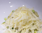 Foto del paso 2 de la receta: Ensalada fresca y distinta con patatas asadas con trufa