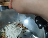 A picture of step 2 of Bhuna chivda murmura bhel.