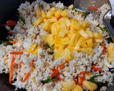 Foto langkah ke 3 dari resep Nasi Goreng Nanas.