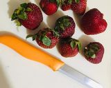عکس مرحله 1 از دستور کیک شکلاتی با تکه های توت فرنگی 🍓😍❤️🥰