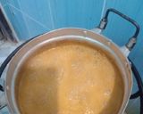 รูปขั้นตอนการทำที่ 4 ของ แกงไก่นมสดใส่ใบสมุนไพร NaRakMak