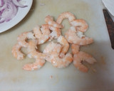 Foto del paso 5 de la receta: Ensalada mixta de col y cogollo con langostinos, palitos de cangrejo, piña y salsa rosa