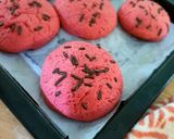 Foto langkah ke 5 dari resep Red Velvet Cookies with Cheese Cream.