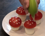 Foto del paso 5 de la receta: Setas venenosas (Halloween)