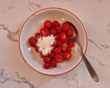 Foto del passaggio 2 della ricetta Plumcake alle Fragole