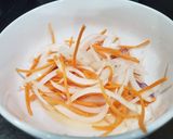 Hình bước làm 1 của món Salad ngũ sắc trộn dầu ôliu