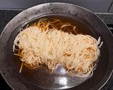 A picture of step 10 of Shōyu Ramen (醤油ラーメン).