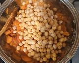 Csicseriborsós-édesburgonyás- spenótos ragu recept fázis 2 fotója
