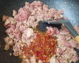 รูปขั้นตอนการทำที่ 2 ของ ผัดกะเพราหมูสับใส่น้ำพริกกะปิ