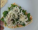 A picture of step 5 of Sandwich Masala Papad.