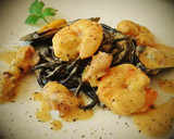 Foto del paso 12 de la receta: Espaguetis negros en crema de frutos de mar