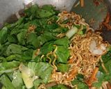 Foto langkah ke 6 dari resep Mie goreng jawa.