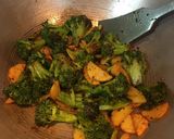 A picture of step 5 of Broccoli Potato Fry.