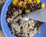 Foto del paso 2 de la receta: Hamburguesas de porotos negros y aceitunas 🫒
