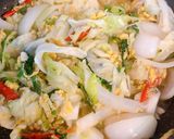 รูปขั้นตอนการทำที่ 3 ของ คั่วไข่ปลาร้า🥚🍳🥬🥦style by barbie👩🏼🍳