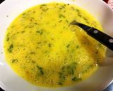 Foto del paso 5 de la receta Tortilla jugosa de berenjena y queso al romero
