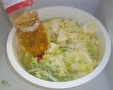 Foto del paso 2 de la receta Escarola con aguacate y ajos tiernos