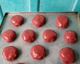 Foto langkah ke 3 dari resep Red Velvet Cookies.