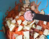 A picture of step 2 of Carrot salad.