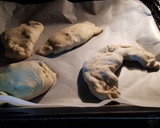 Foto del paso 7 de la receta: Masa de pizza rellena de lomo en salsa MCC