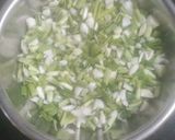 વઘારેલું લીલુ લસણ (Vagharelu Lilu Lasan Recipe In Gujarati) રેસીપી સ્ટેપ1ફોટો