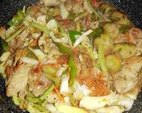 Foto del paso 7 de la receta: Muslo de pollo deshuesado con vegetales