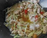 Foto langkah ke 4 dari resep Tumis tempe dan labu siam praktis.