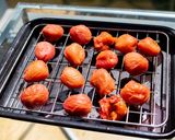 A picture of step 3 of Japanese salty pickled apricots.