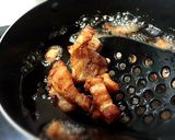 รูปขั้นตอนการทำที่ 3 ของ หมูสามชั้นทอดน้ำปลาแตงกวาซอสสะระเหน่#เย็นนี้ผอมแย่..