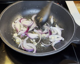 Foto del paso 1 de la receta: Garbanzos con calamares en lata