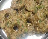 A picture of step 12 of Healthy Protein rich Chilkewali moong dal cups and medu vade for breakfast.