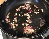 Une image de l'étape 5 de Farfalles bicolores au gorgonzola,basilic et oignon rouge.