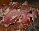 Foto del paso 1 de la receta: Brochetas de bondiola y champiñones
