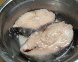 Foto langkah ke 1 dari resep Gindara Steak with Teriyaki Gravy.