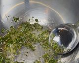 Hình bước làm 2 của món Cá hồi nướng rosemary và thyme