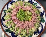 Une image de l'étape 7 de Salade de courgettes et concombre, jambon blanc, sucrine et ail noir.