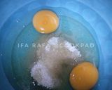 Foto langkah ke 1 dari resep Bolu Keju Kukus untuk bekal si kecil (Tanpa Sp, Bp & Soda Kue).