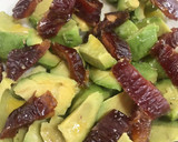 Foto del paso 3 de la receta: Ensalada de aguacate y dátiles medjol bio
