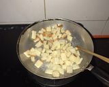 Hình bước làm 1 của món Bánh mì caramel nhào bơ sữa