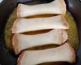 Foto langkah ke 4 dari resep Roti Gulung keju coklat simple.