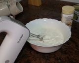 Foto del paso 2 de la receta: Mousse de limón y piña con pepitas de chocolate en vasitos