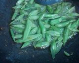 A picture of step 2 of French bean and soya nuggets curry.