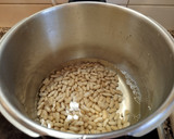 Foto del paso 3 de la receta: Potaje de garbanzos con alubias, acelgas y pringá