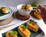Foto langkah ke 6 dari resep Manggo Sticky Rice Sushi.