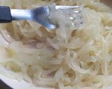 Foto del paso 1 de la receta: Omelette Doble Cebolla y Queso