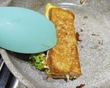 Foto langkah ke 5 dari resep Roti John Kreasi Roti Tawar.