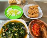 Foto langkah ke 3 dari resep Cah Kangkung Ayam Hotplate (tapi pakai piring) 😂.