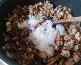 Foto del passaggio 4 della ricetta Calamari ripieni di melanzane su letto di pomodorini
